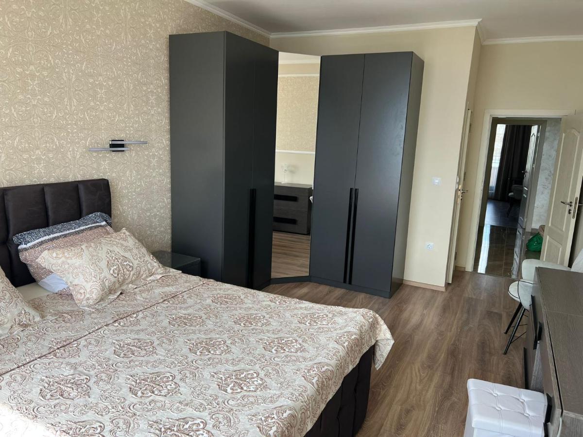 Luxury Penthouse Apartments At Valencia Gardens Бургас Екстериор снимка